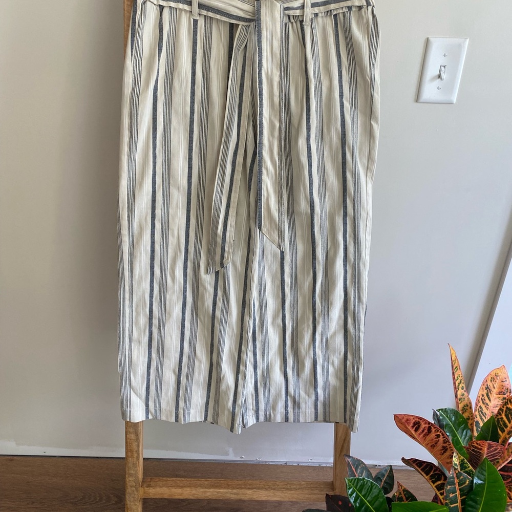 Zac & Rachel Striped Women's Capris with Belt